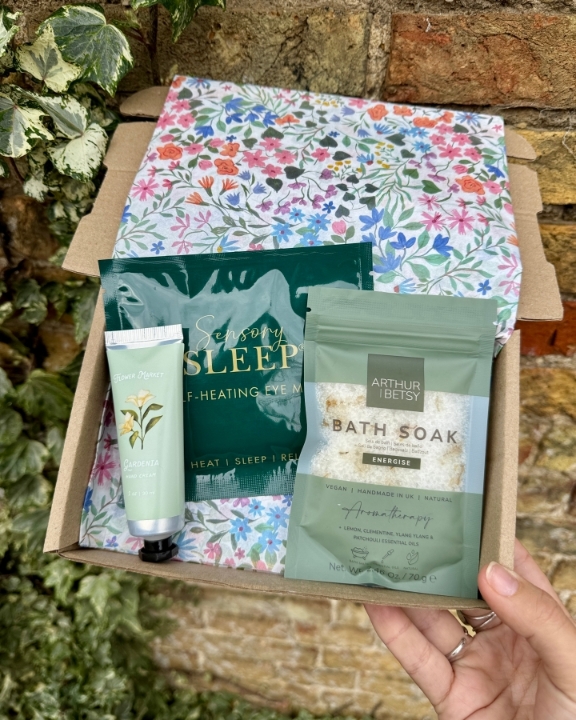 Gardenia Treat Box
